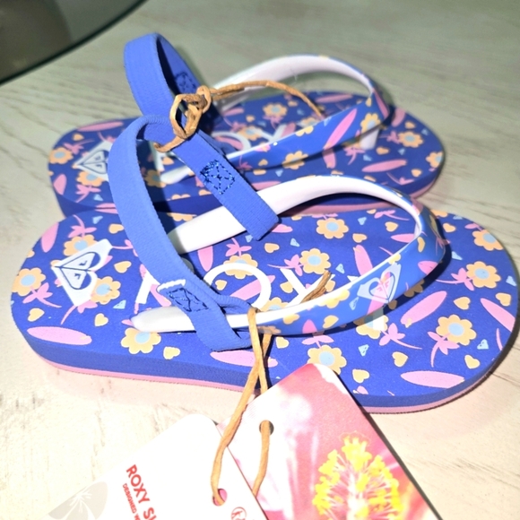 Roxy Kids Purple and Pink Floral Sandals/ Size 6 - Picture 2 of 6